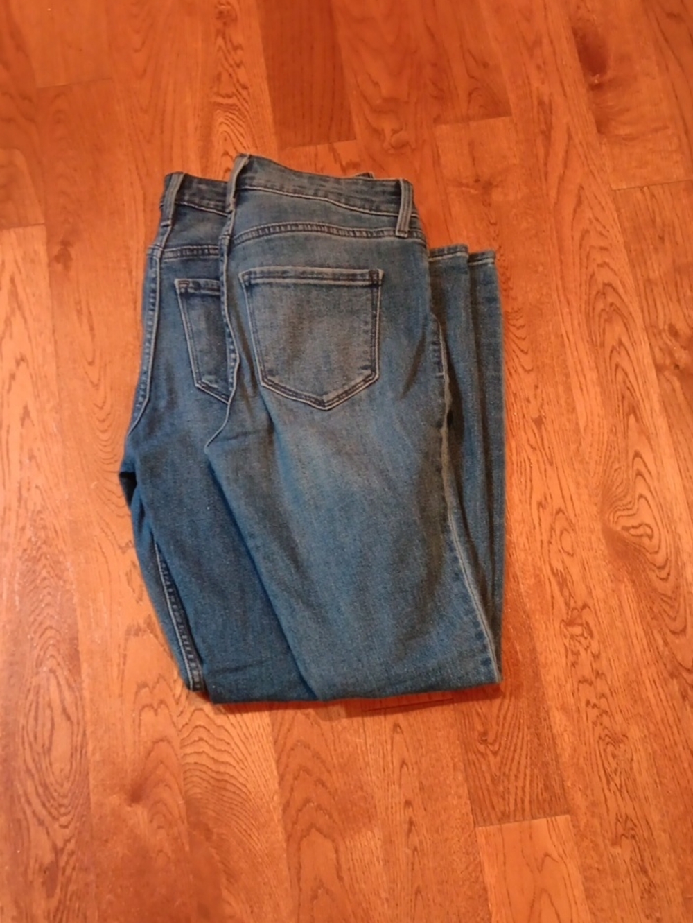 Old Navy Women's Medium Blue Straight-Leg Jeans, WOW Super Skinny, Pair